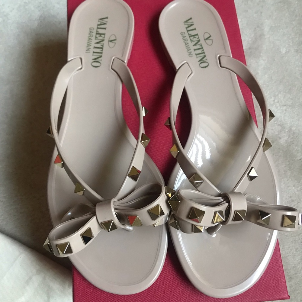 VALENTINO GARAVANI Rockstud Jelly Thong BLUSH